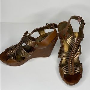 Cynthia Vincent leather wedges w/copper detail